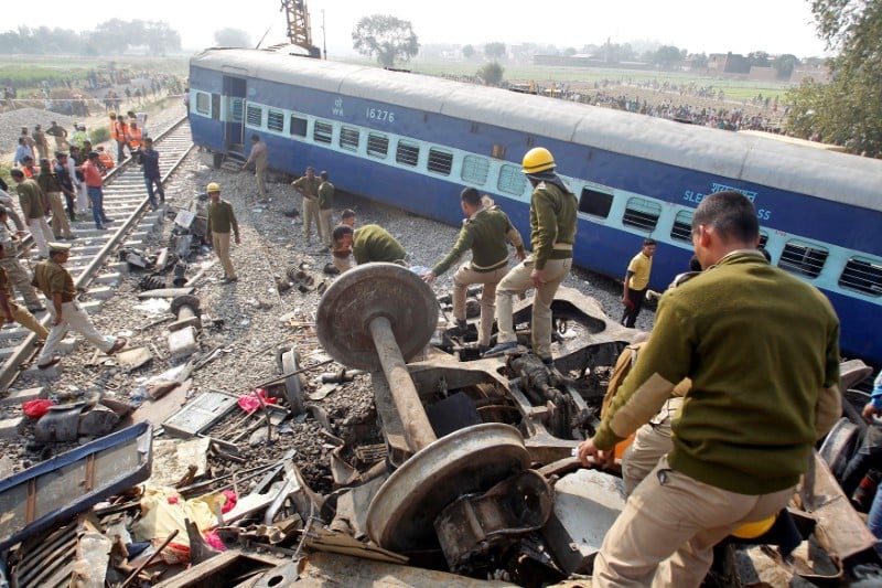 Un deraillement de train en inde fait au moins 90 morts