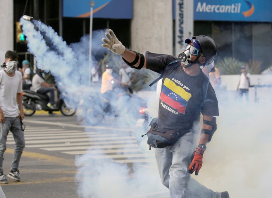 Deux etudiants, un soldat tues en marge de marches anti-maduro