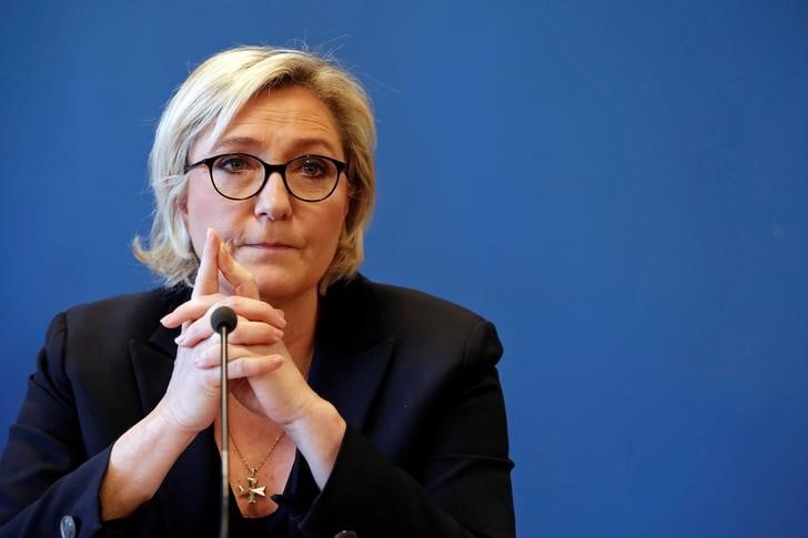 Marine le pen pour un changement de nom du front national