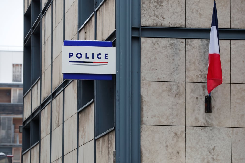 Interpellation violente de michel zecler: les 4 policiers deferes devant la justice