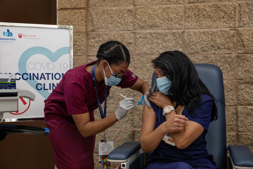 Coronavirus: une personne sur quatre dans le monde n'aura pas acces au vaccin avant 2022