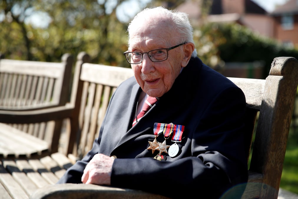 Grande-bretagne: le capitaine tom moore, "heros" de l'epidemie de covid-19, est mort