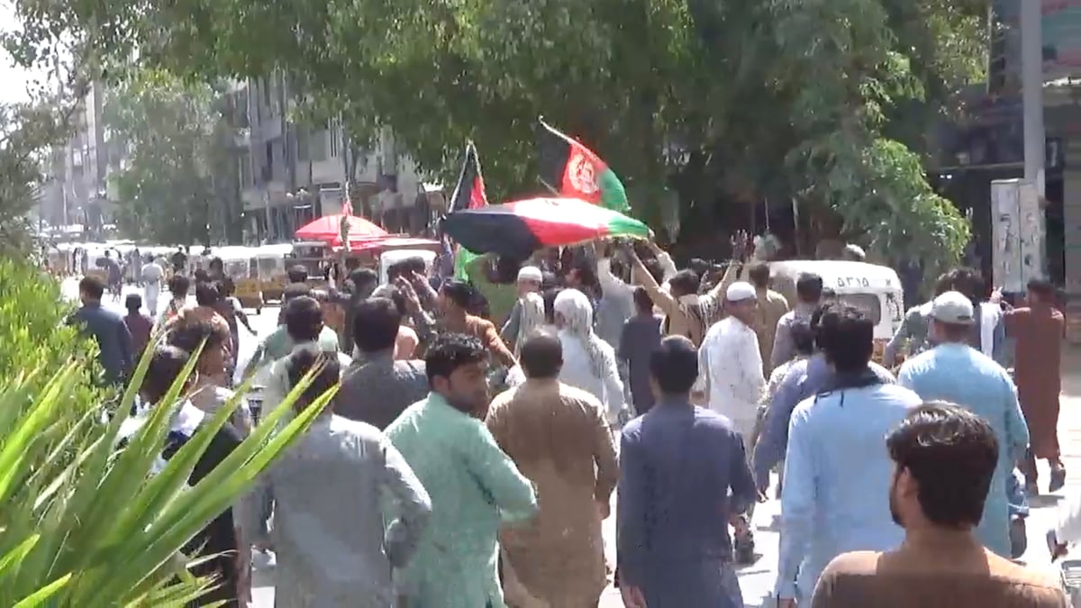 Afghanistan: tirs de taliban et bousculade a assadabad, des morts, dit un temoin