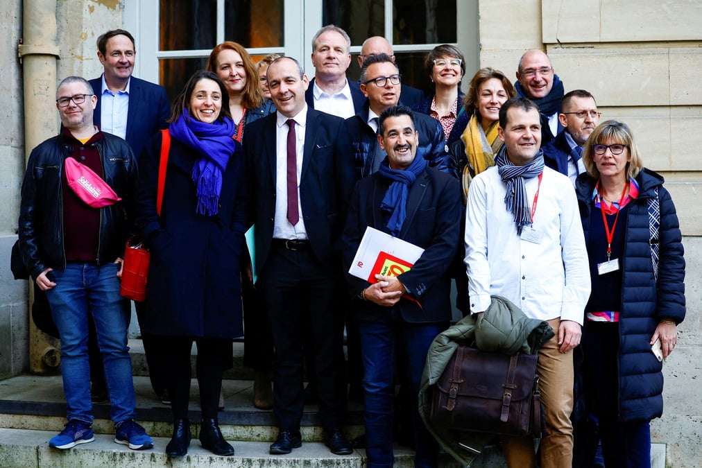 Les representants des syndicats francais lors d'une reunion sur la reforme de retraites a matignon