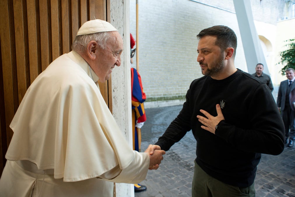 Le pape francois rencontre le president ukrainien volodimir zelensky au vatican