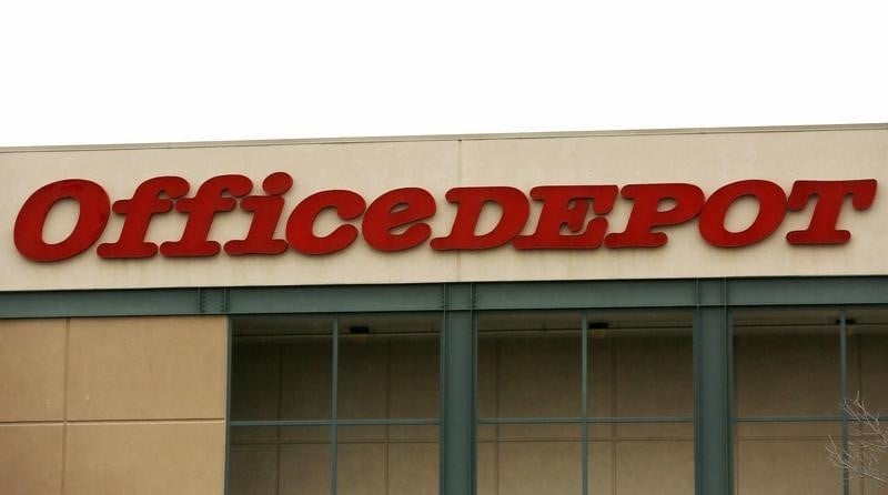 Staples et Office Depot grimpent, le marché songe à une fusion