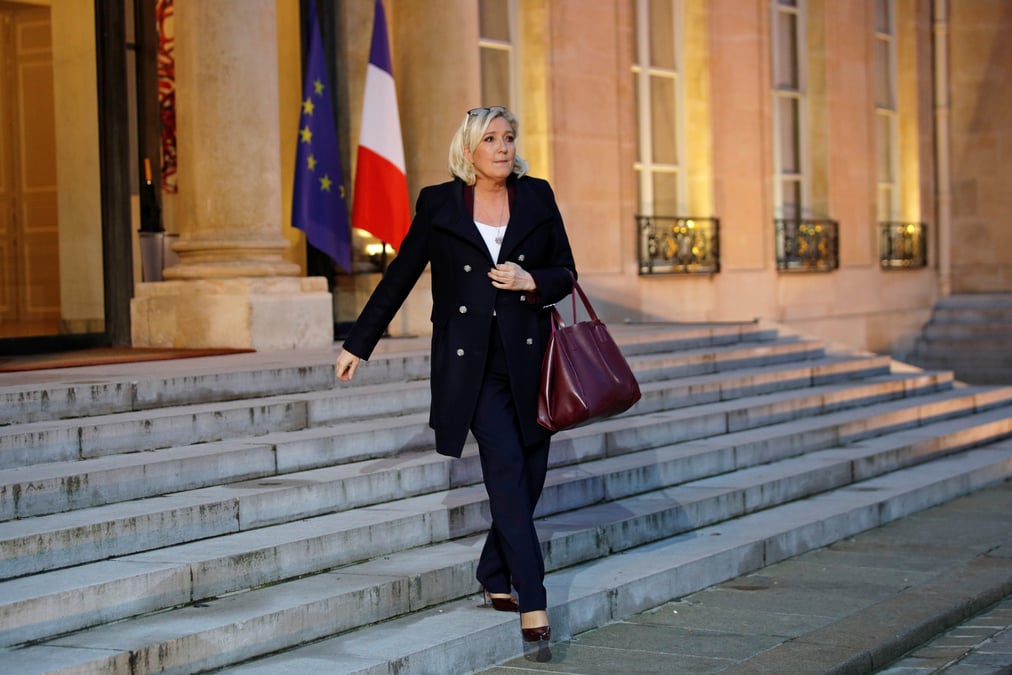 Pour le pen, macron fait un usage "politicien" de la diplomatie