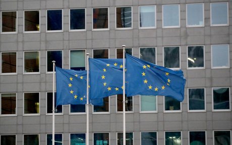 L'ue maintient la pression sur les livraisons de vaccins anti-covid