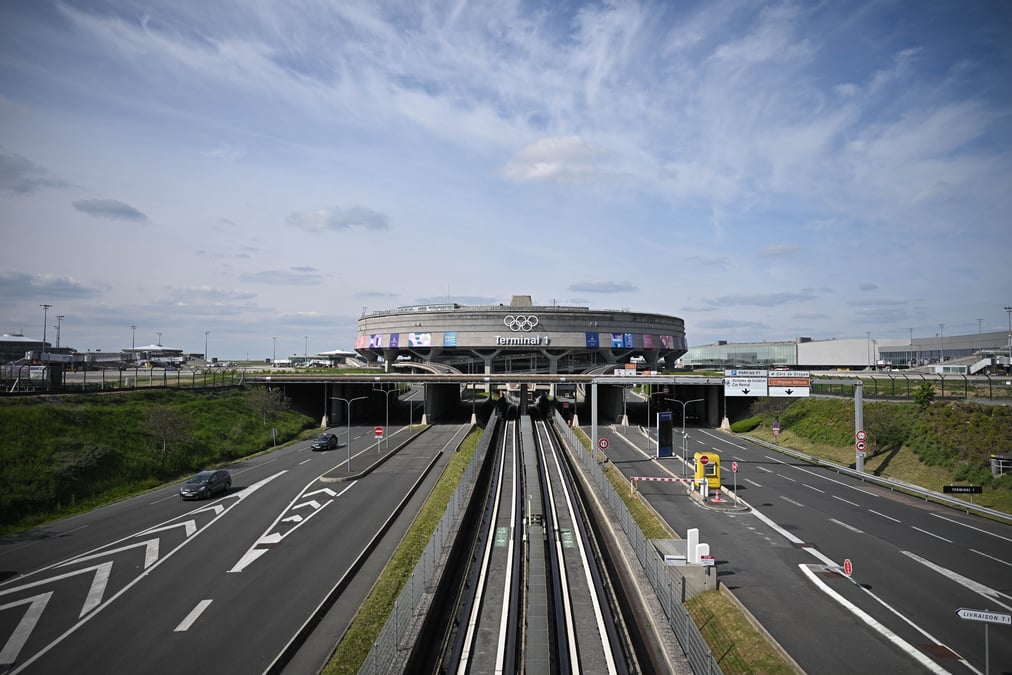 Comme dans d'autres aéroports européens, l'aéroport Paris-Charles-de-Gaulle présente des concentrations élevées de particules fines.