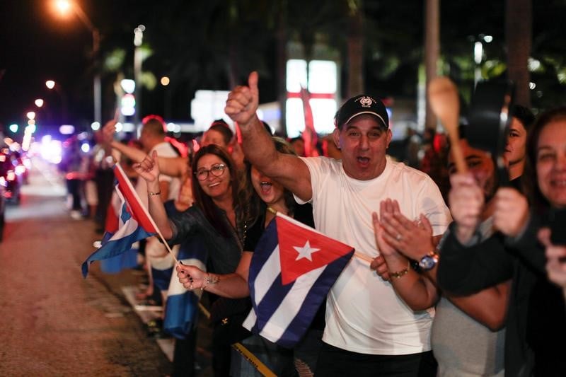La communaute cubaine a miami celebre la mort de castro