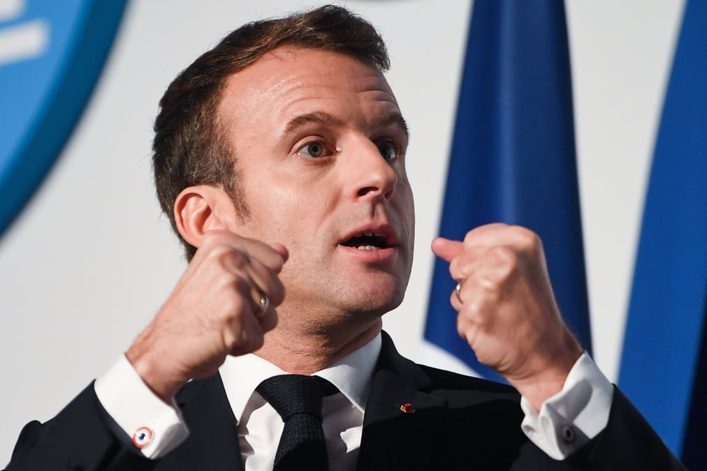 Macron menace d'une loi sur un controle parental automatique