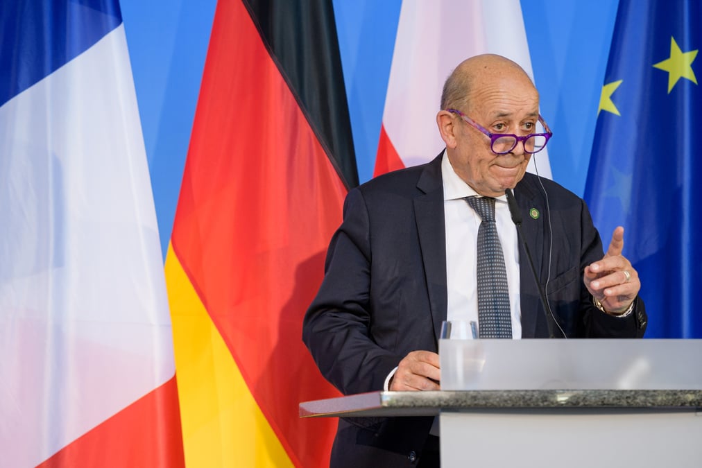 Sous-marins : la france denonce un "coup dans le dos" de l'australie