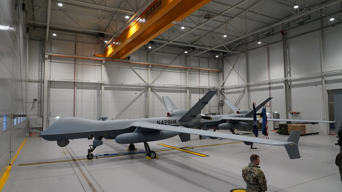 Photo d'archives: un drone mq-9 reaper de l'armee de l'air americaine dans un hangar de la base aerienne d'amari, en estonie