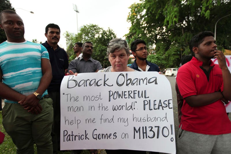 Barack Obama promet plus de moyens pour retrouver le vol MH370