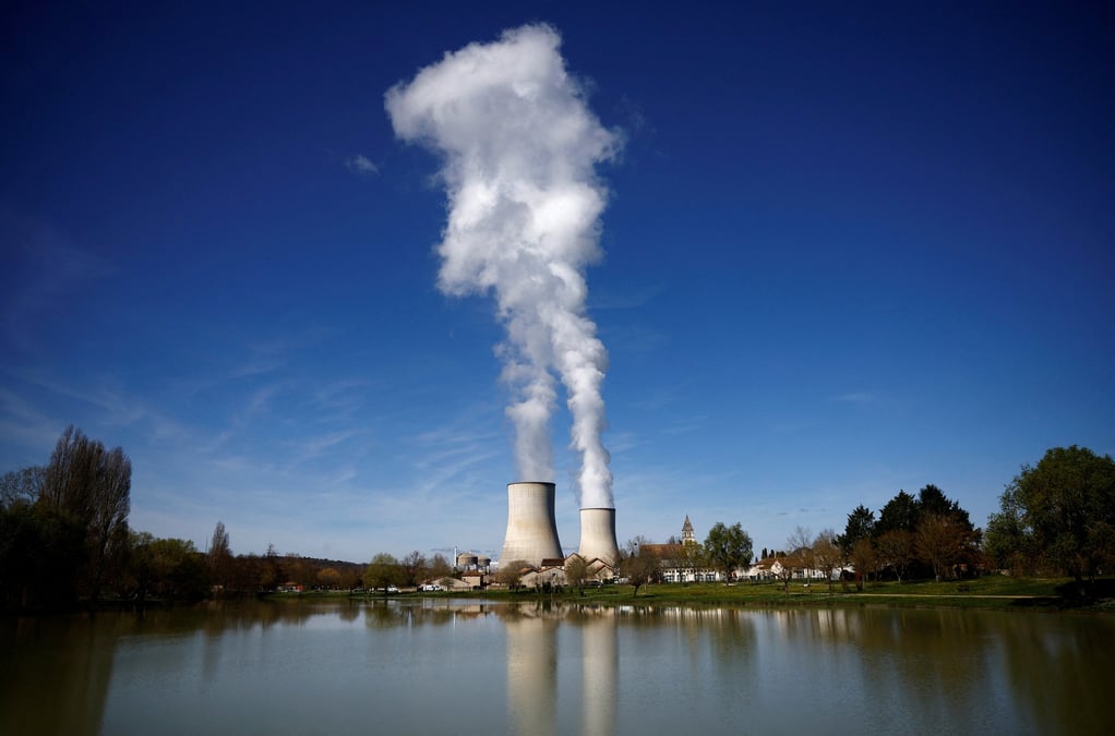 En 20 ans, entre 2000 et 2020, EDF n'a construit que cinq réacteurs sur la planète. L'entreprise est aujourd'hui concurrencée, notamment, par la Russie et la Chine.