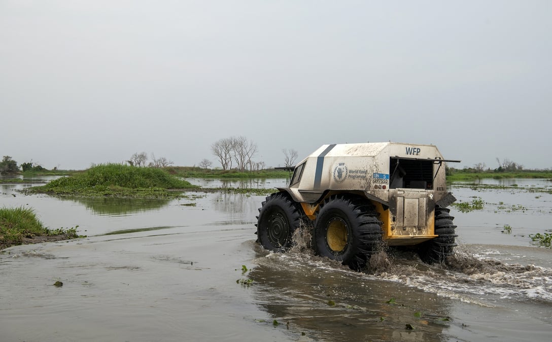 Un vehicule tout-terrain "sherp", exploite par le programme alimentaire mondial