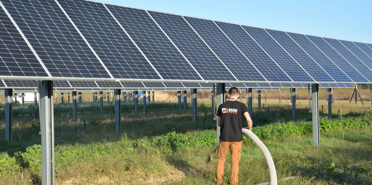 Le démonstrateur agrivoltaïque de l'entreprise GLHD dans les Landes.