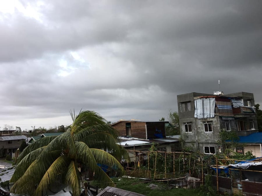 Philippines: treize morts apres le passage du typhon phanfone