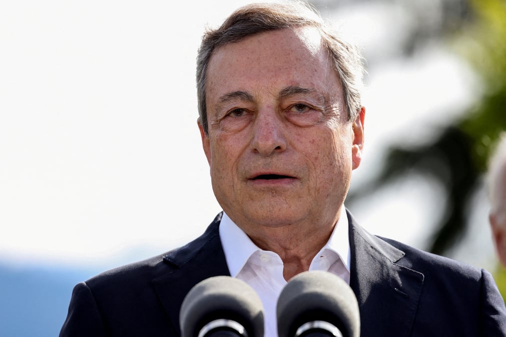 Le president du conseil italien annonce sa demission