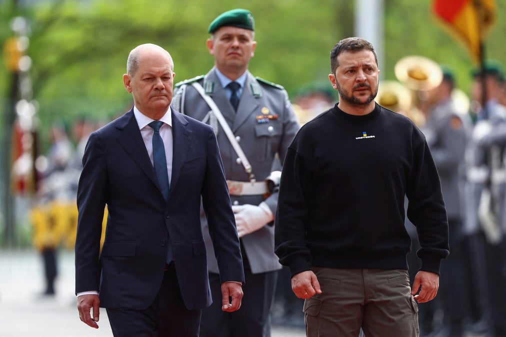 Le chancelier allemand olaf scholz accueille le president ukrainien volodimir zelensky a berlin