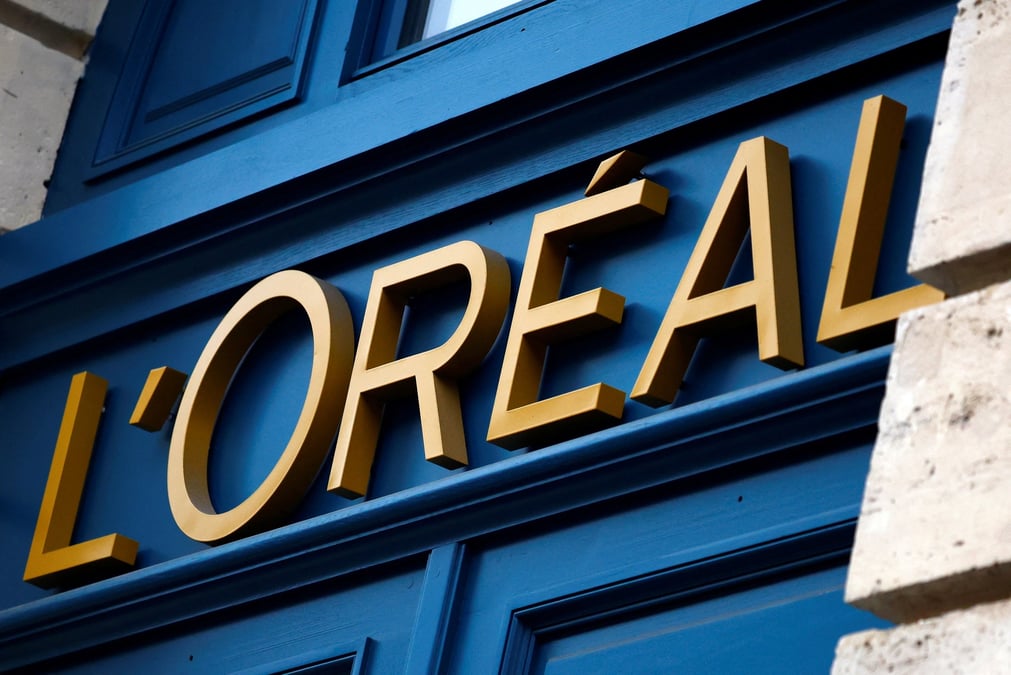 L'Oréal, qui possède les marques Garnier, Maybelline, Lancôme, ou encore Yves Saint Laurent, a réalisé en 2023 un chiffre d'affaires de 41 milliards d'euros.