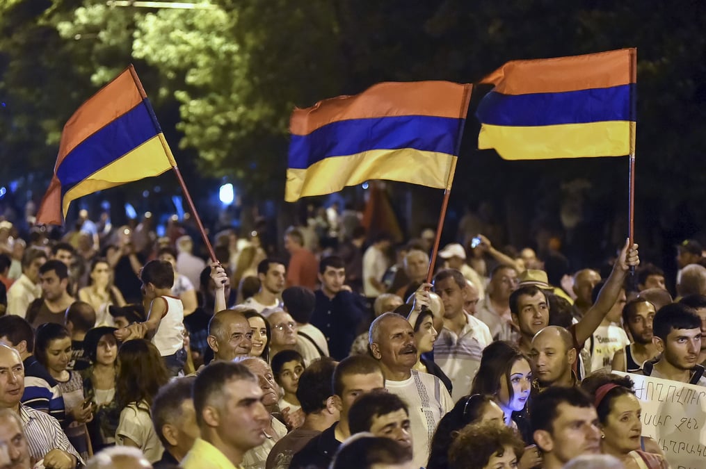 Moscou met en garde contre une "revolution de couleur" en armenie