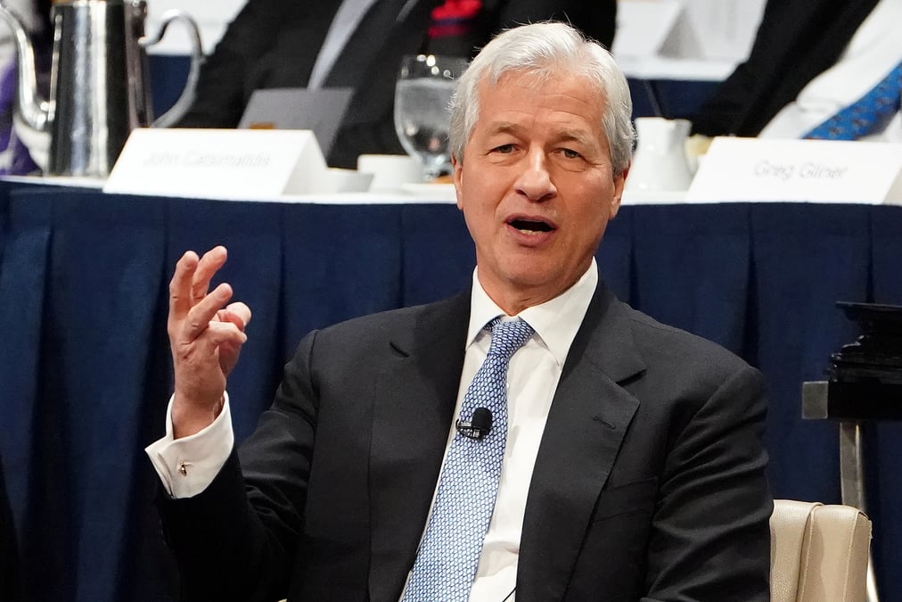 Jamie dimon, le pdg de jp morgan, a touche 31 millions de dollars en 2018