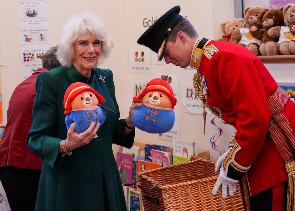 La reine consort, camilla, lors d'une visite a la creche barnardo a bow, londres