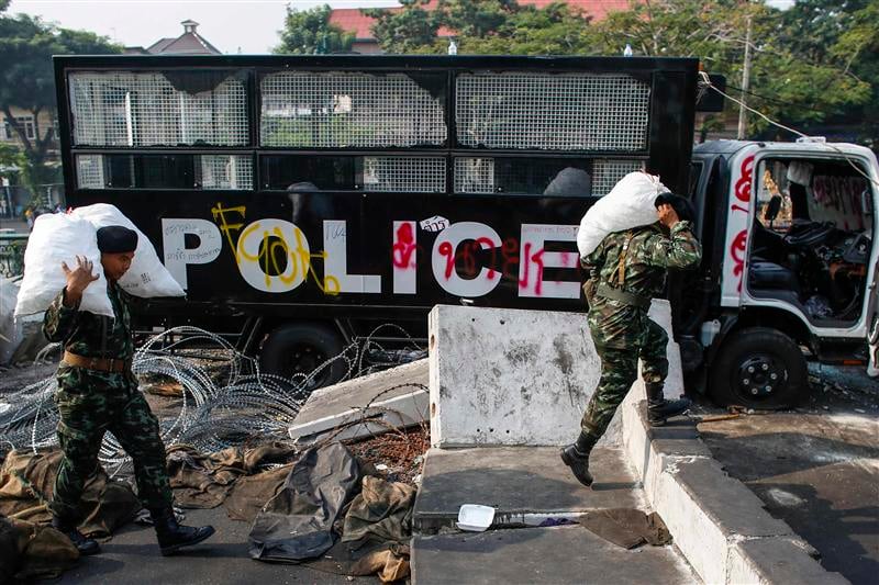 Des opposants thaïlandais au siège du gouvernement