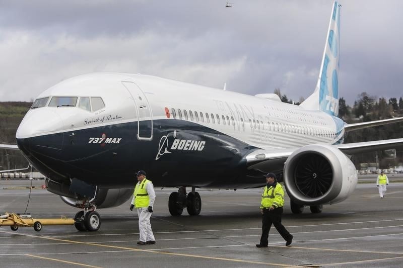 La compagnie chinoise okay airways commande 12 boeing b737