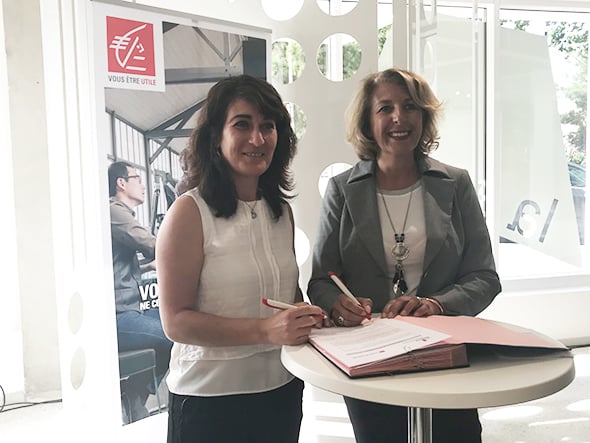 Virginie Normand (Caisse d'Epargne LR) et Maryam Bini (French Tech Méditerranée) ont signé un partenariat le 20 juin.