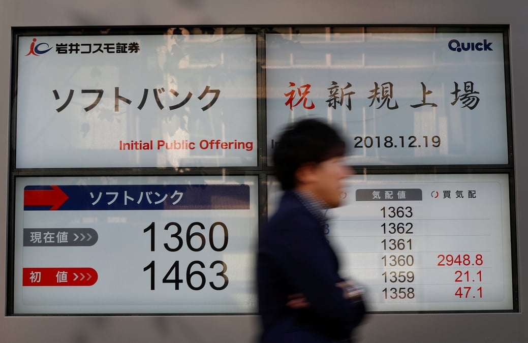 Tokyo termine en hausse