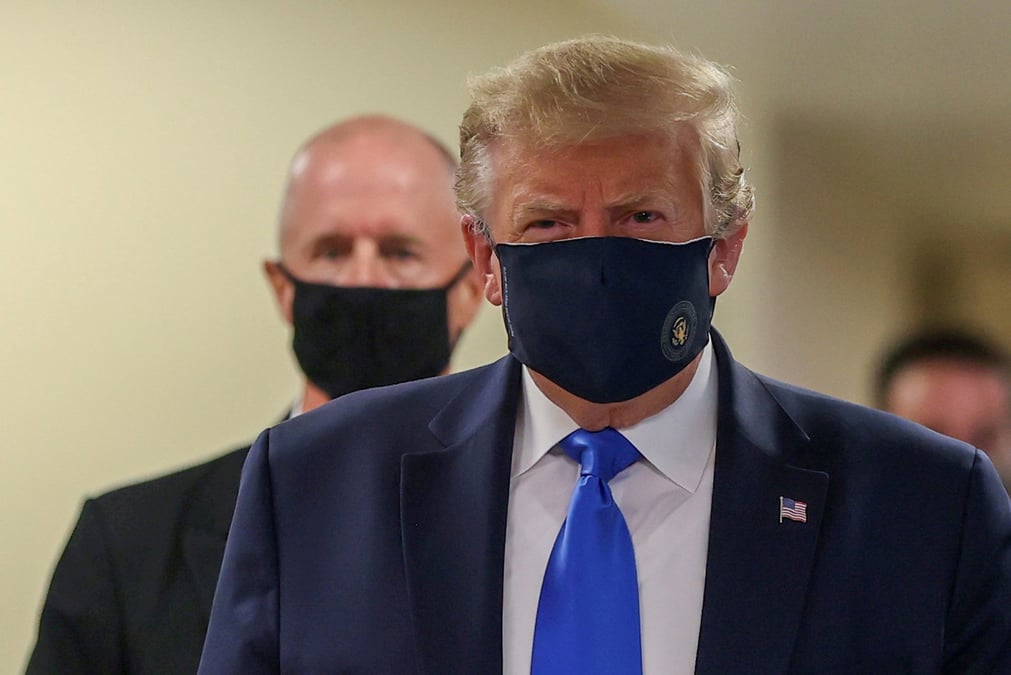 Usa: trump muni d'un masque en public pour la premiere fois