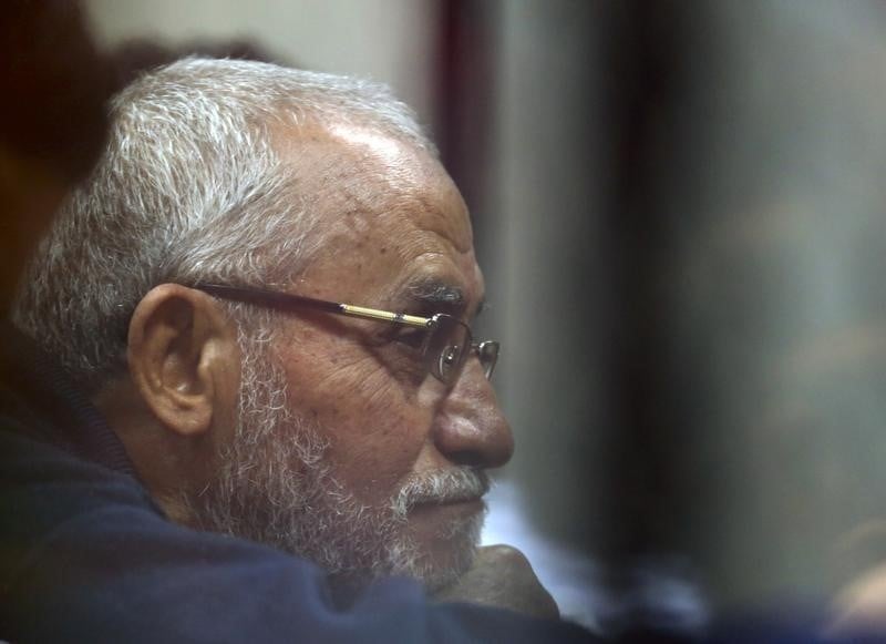 Le chef des freres musulmans a nouveau condamne a mort en egypte