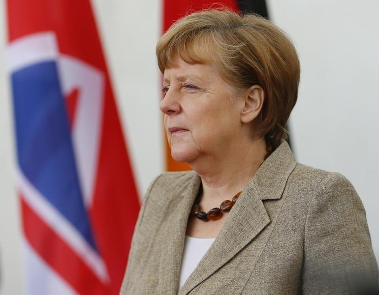 Angela merkel defend le projet de traite commercial ue-usa
