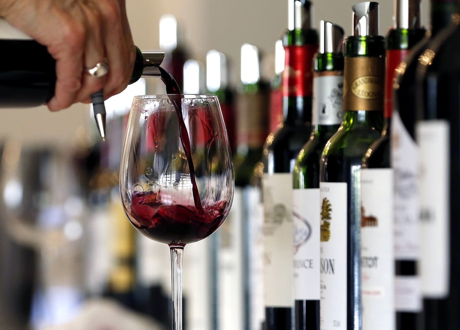 Vin rouge, bordeaux, viticulture, vigne, verre, bouteille,