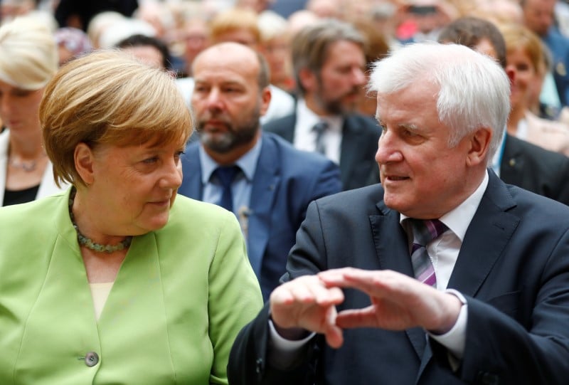 Les appels se multiplient pour un accord merkel-seehofer en allemagne
