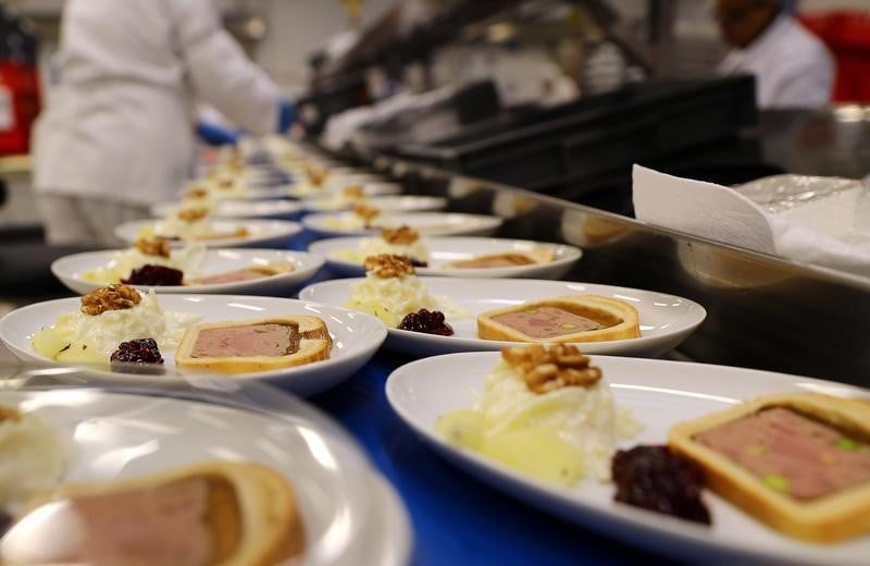 Lufthansa lance la vente de son activite de restauration