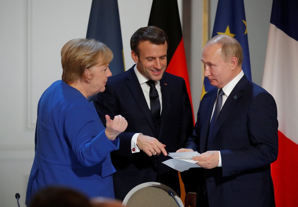 Macron, merkel et poutine ont discute d'eventuelles cooperations sur les vaccins