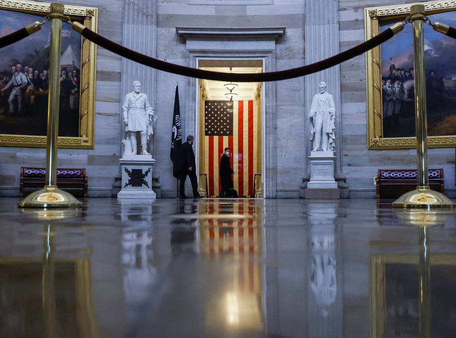 Un an apres l'assaut du capitole, biden a l'offensive contre la "menace" trump
