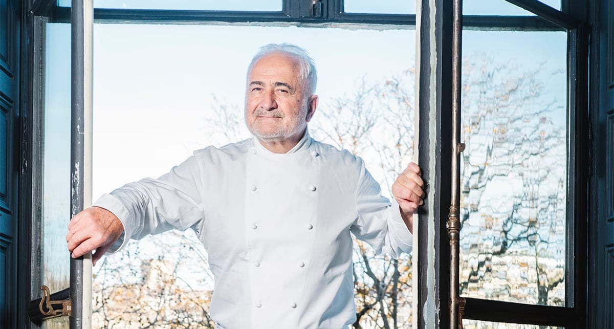 Le Chef étoilé Guy Savoy dans son restaurant de La Monnaie à Paris, le jeudi 28 novembre 2024
