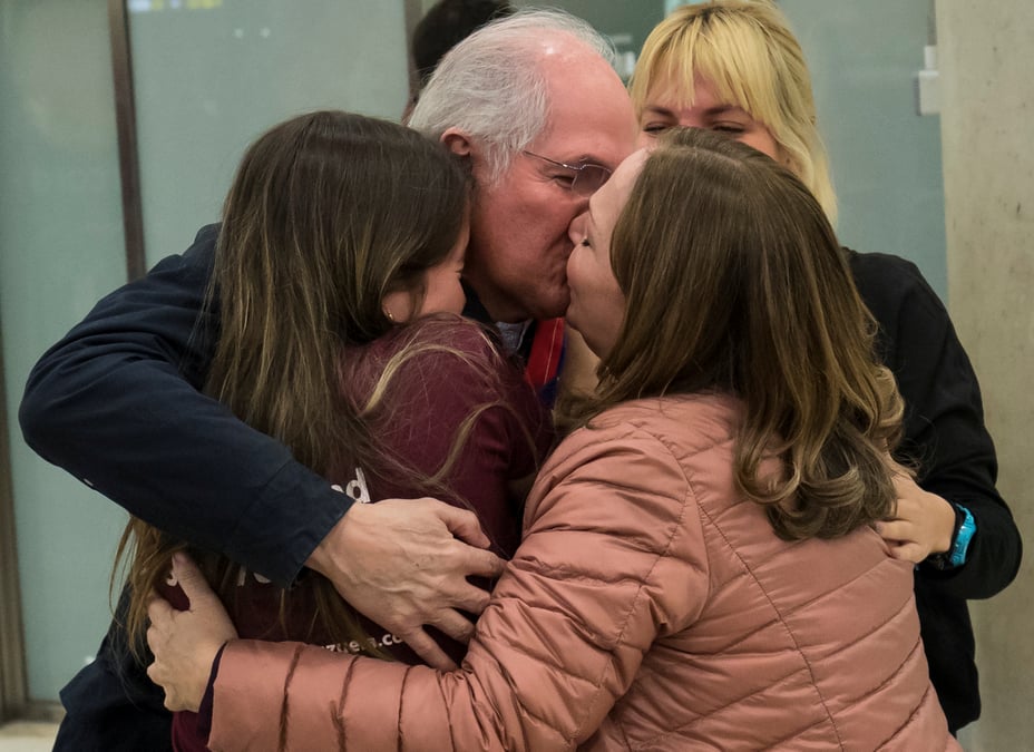 Un dirigeant de l'opposition venezuelienne s'exile en espagne