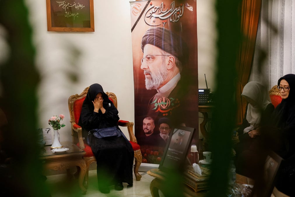 Veillee en hommage au president iranien ebrahim raissi et a d'autres responsables tues dans un accident d'helicoptere, a la residence de l'ambassadeur d'iran a jakarta