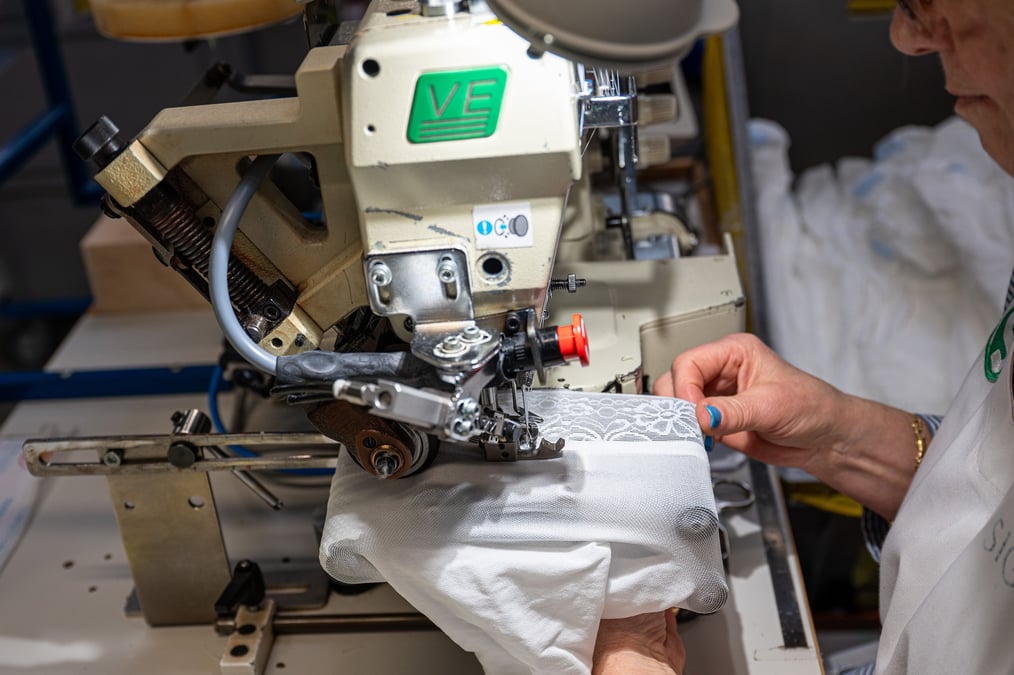 Sigvaris France produit environ cinq millions de paires de chaussettes et de bas de contention par an.