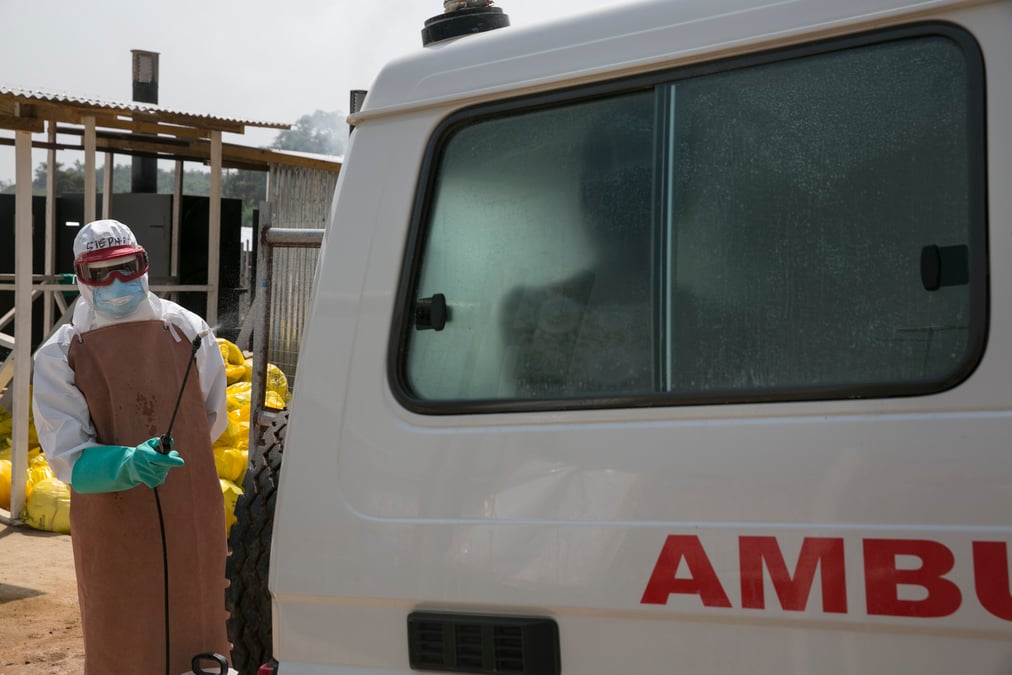 L’epidemie d’ebola a fait pres de 8.000 morts en afrique de l’ouest