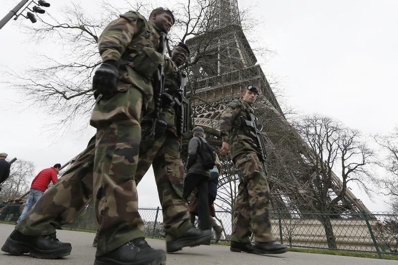 L'armee francaise face au defi du recrutement apres les attentats