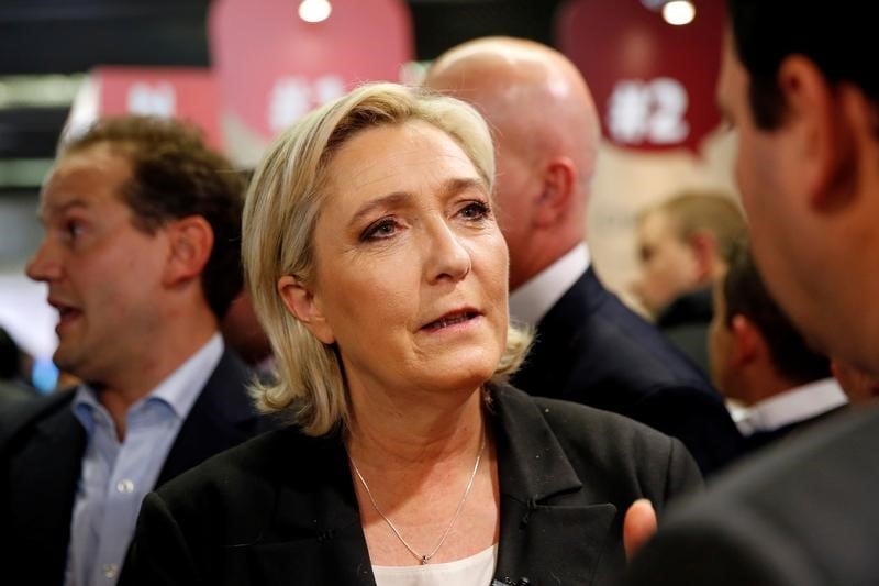 Le pen et fillon en tete d'un sondage ifop-fiducial