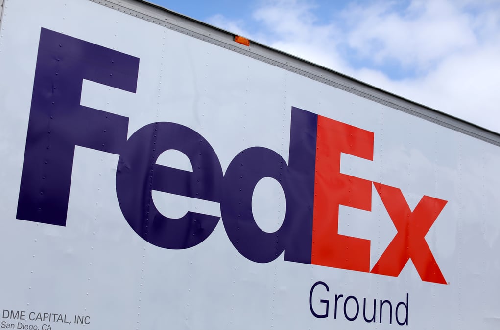 La chine va enqueter sur fedex apres des colis de huawei mal achemines