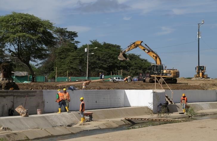 La construction du mur entre l'equateur et le perou suspendue