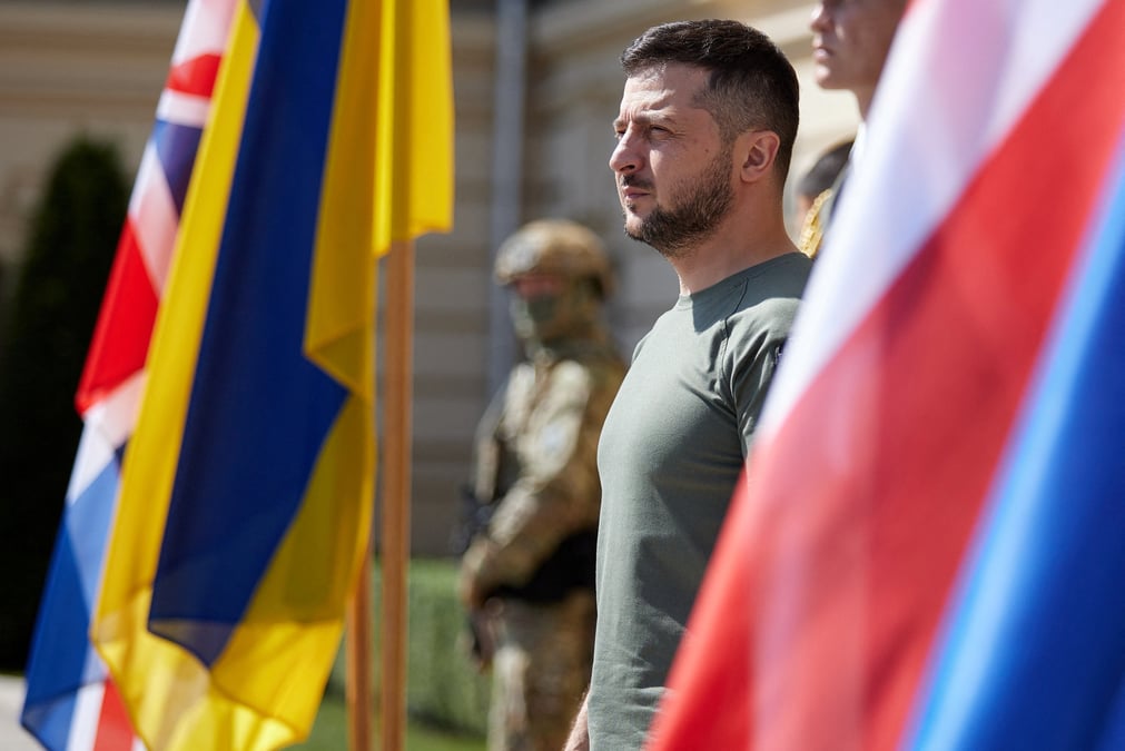 Ukraine: au moins 15 morts dans une frappe russe contre une gare, declare zelensky